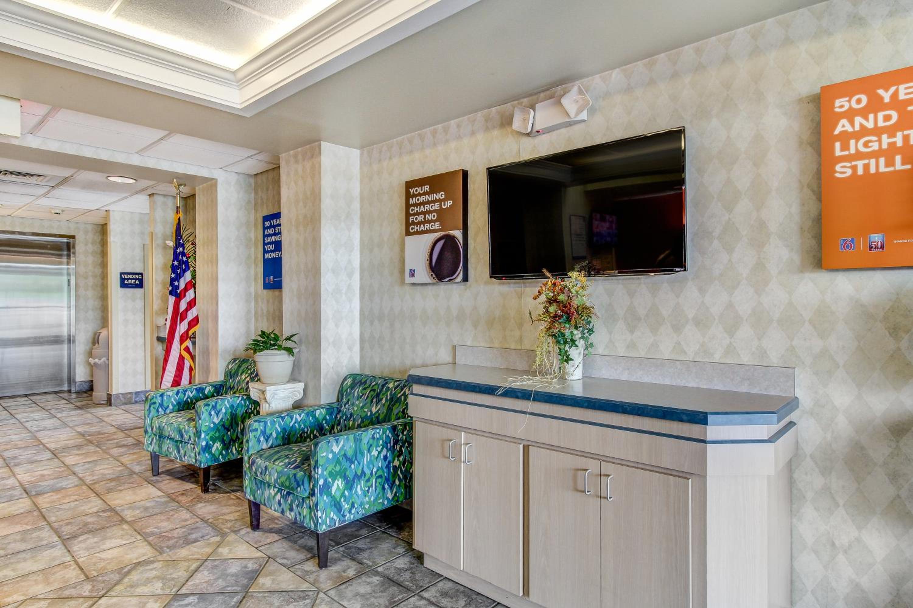 Motel 6-Medina, OH - Cleveland