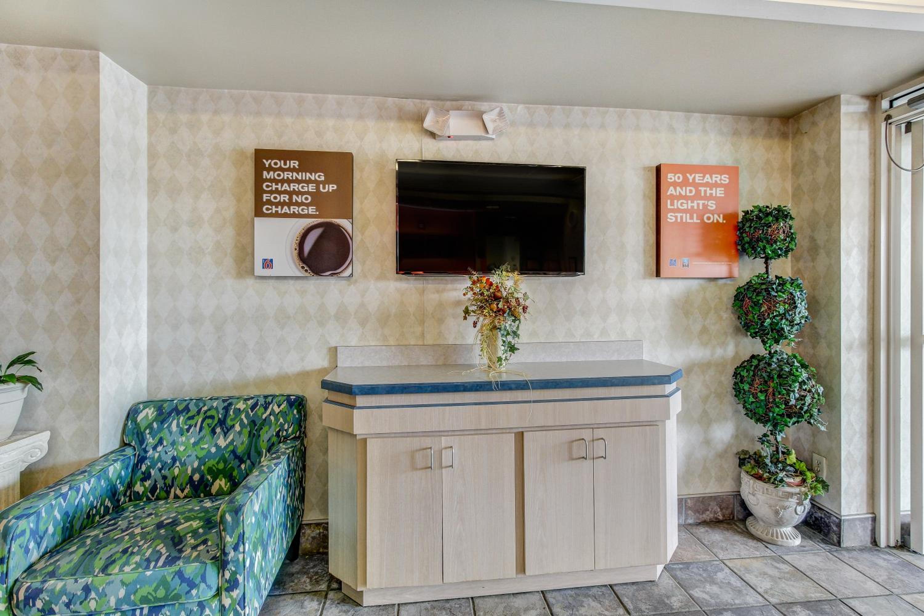 Motel 6-Medina, OH - Cleveland