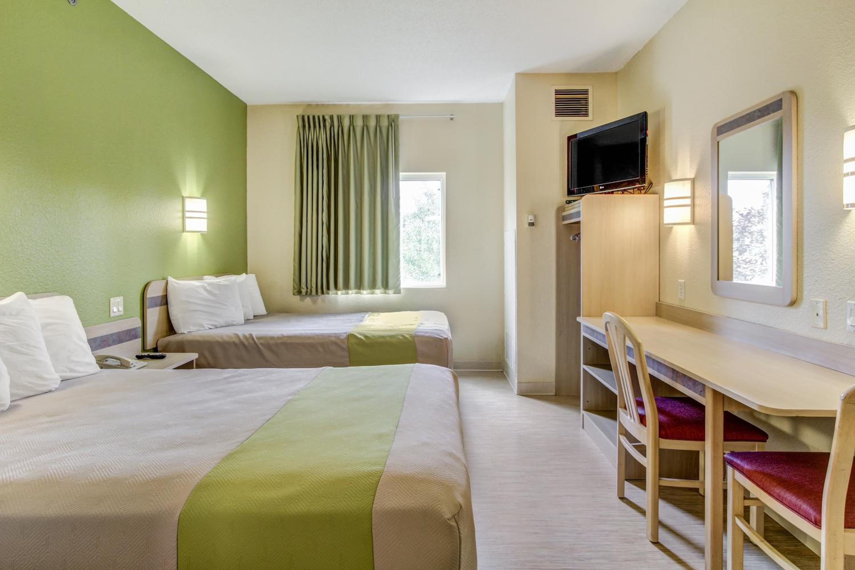 Motel 6-Medina, OH - Cleveland