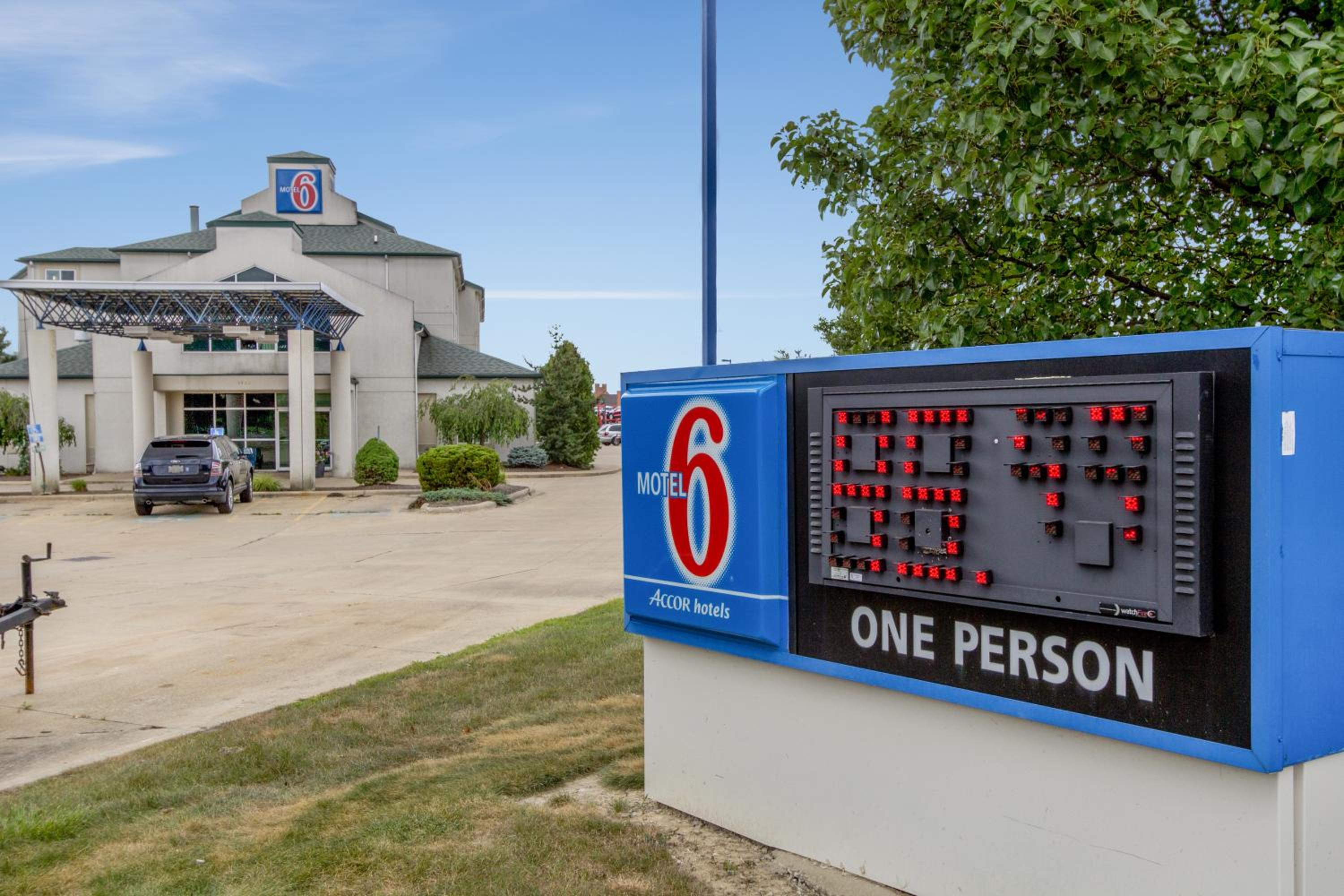 Motel 6-Medina, OH - Cleveland