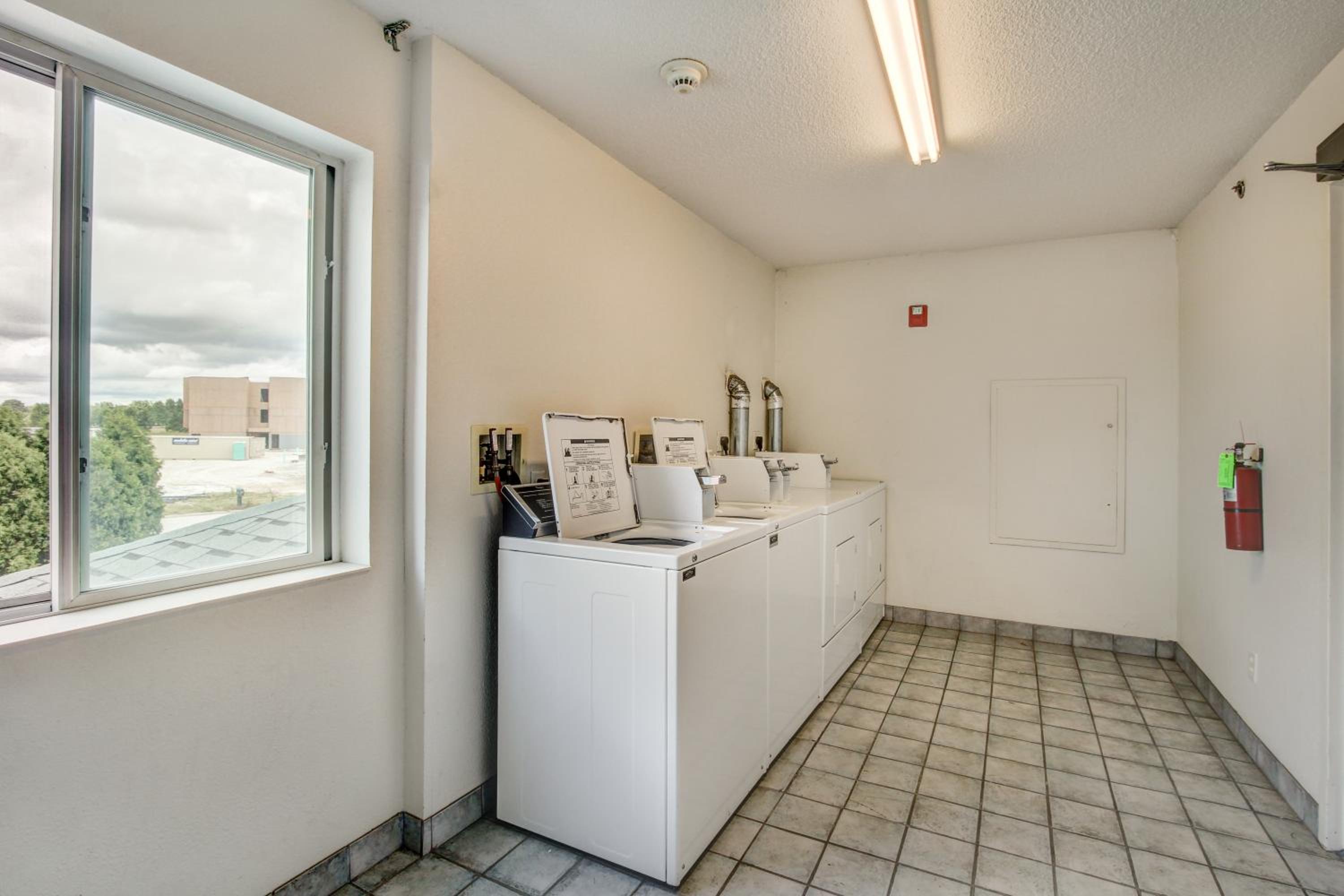 Motel 6-Medina, OH - Cleveland