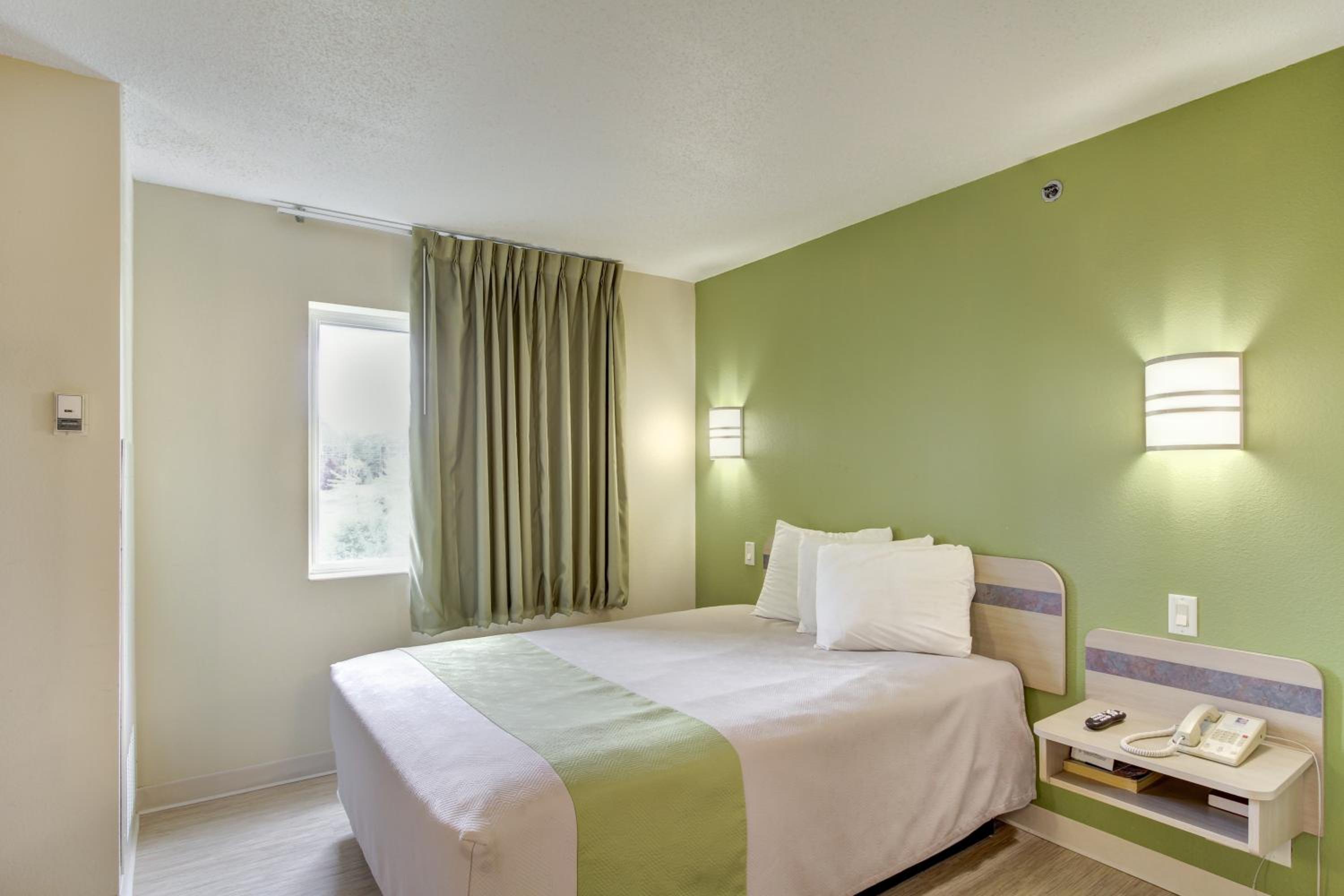 Motel 6-Medina, OH - Cleveland