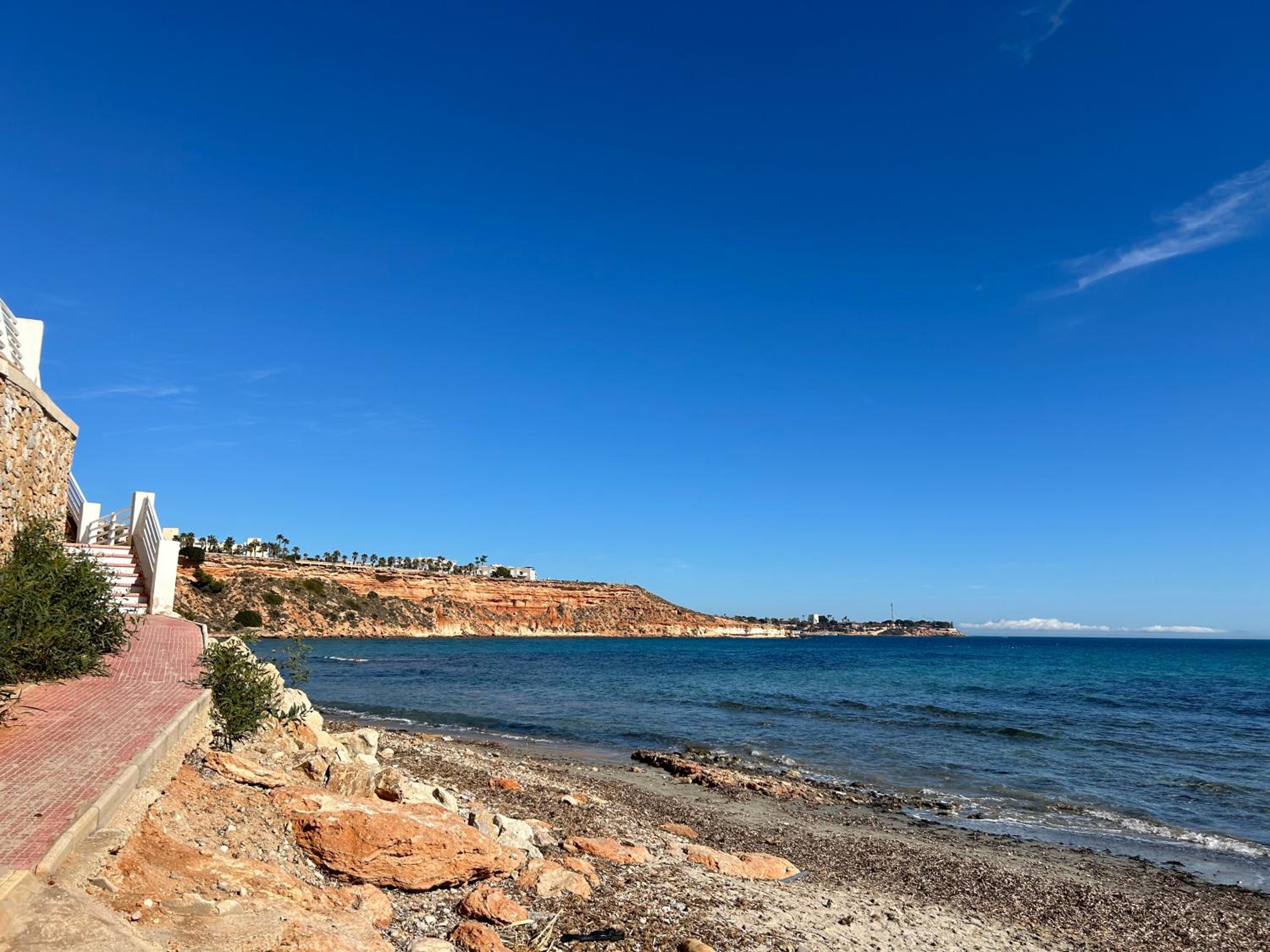 Sunny Paradise/El Paraiso Soleado
