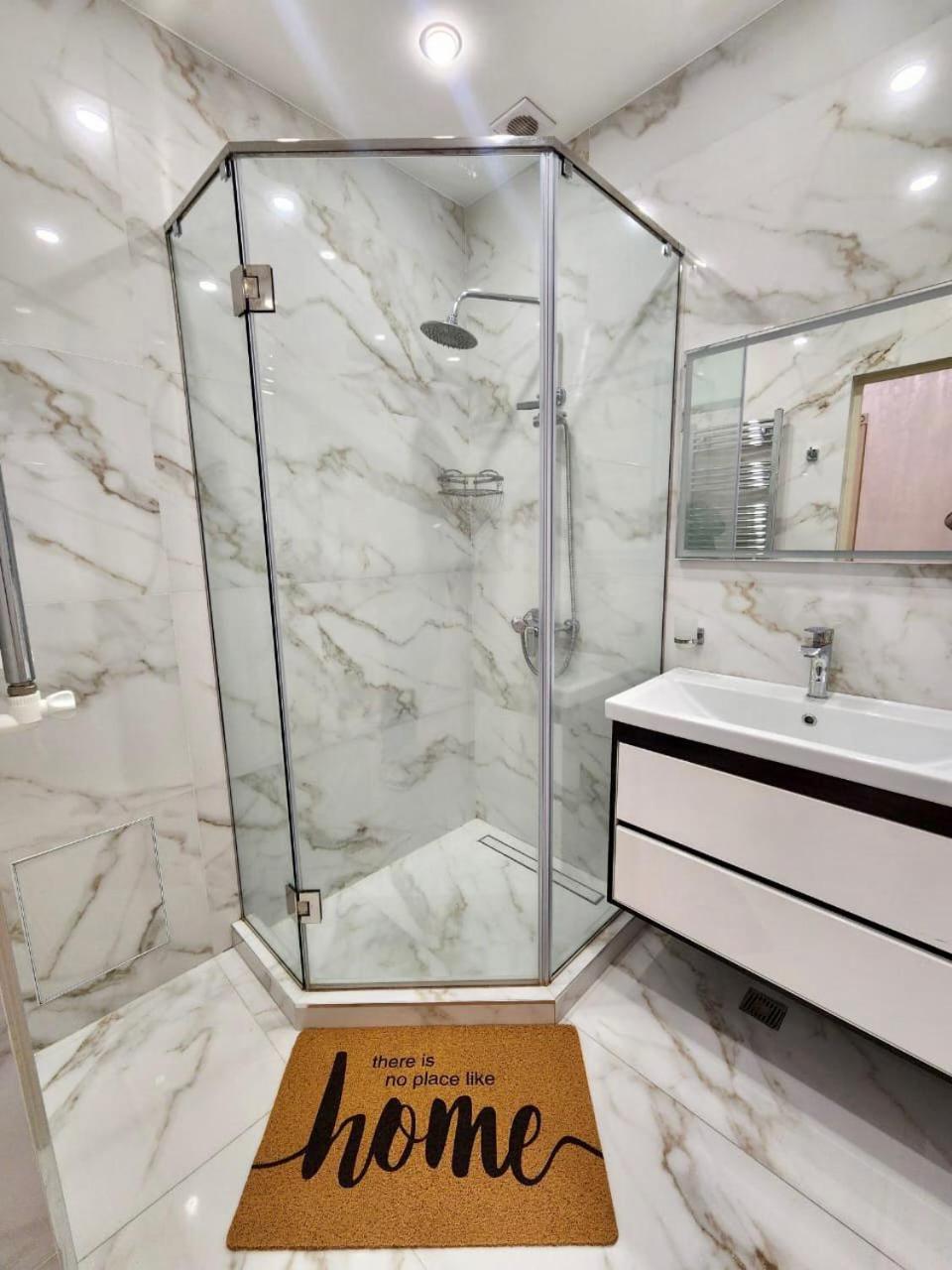 Exclusive & Brilliant 2 Bedroom in CITY CENTER, by Republic Square