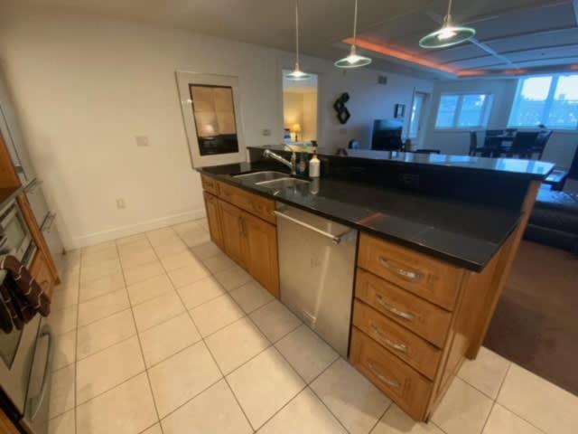 Beautiful First Floor suite with patio to the Bay view 5