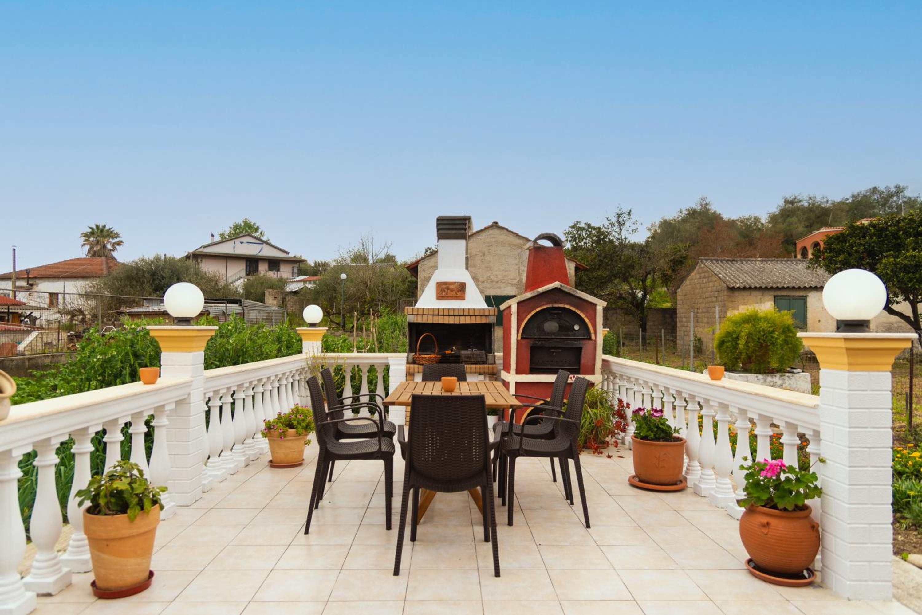 Loutra Holiday House
