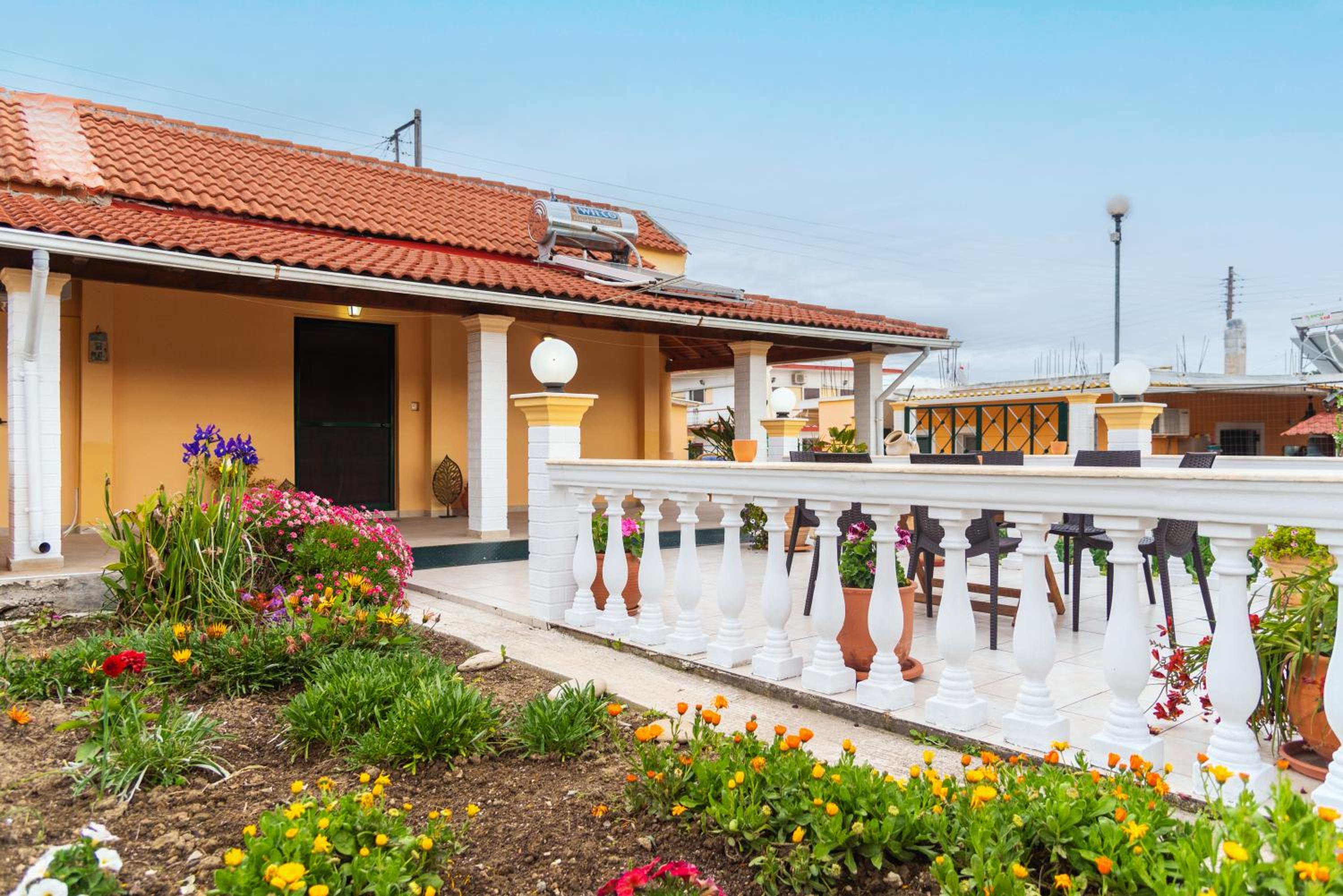 Loutra Holiday House