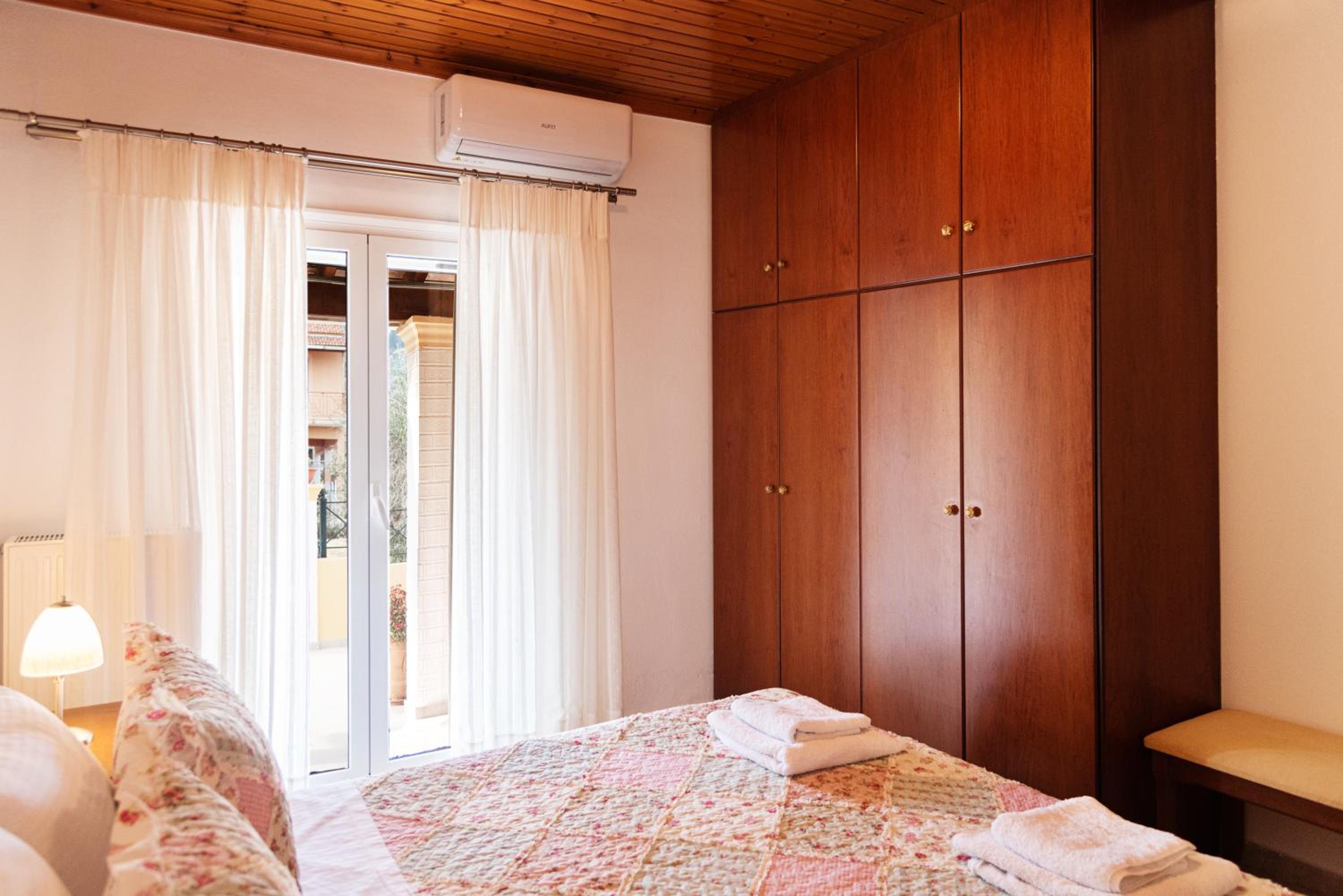 Loutra Holiday House