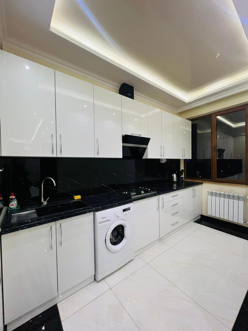Love Chic LIVING - Modern 1 Bedroom By Republic Square, Middle of Center, New Building