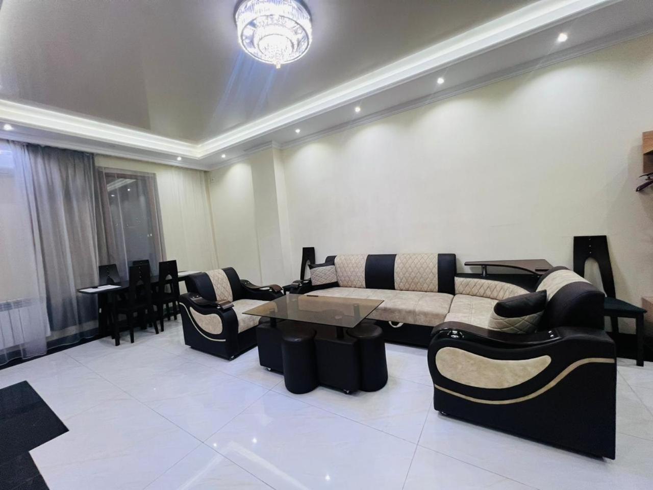 Love Chic LIVING - Modern 1 Bedroom By Republic Square, Middle of Center, New Building