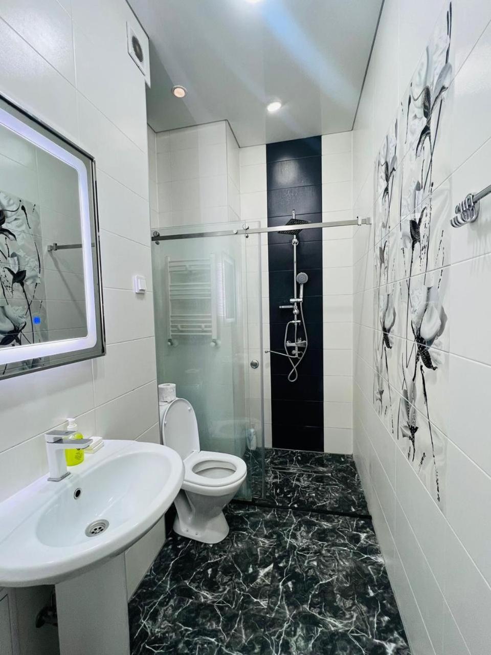 Love Chic LIVING - Modern 1 Bedroom By Republic Square, Middle of Center, New Building