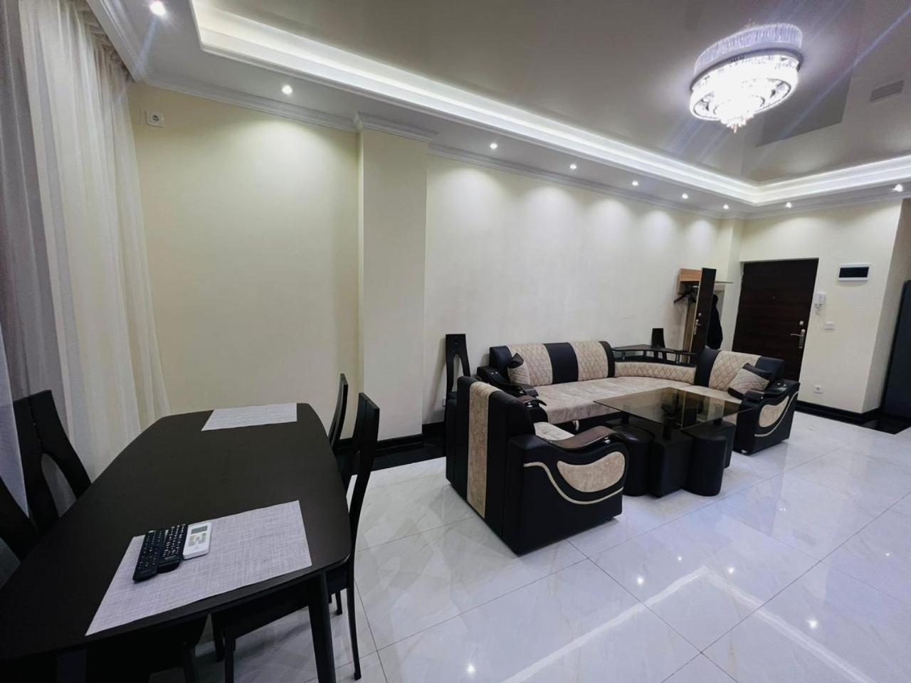 Love Chic LIVING - Modern 1 Bedroom By Republic Square, Middle of Center, New Building