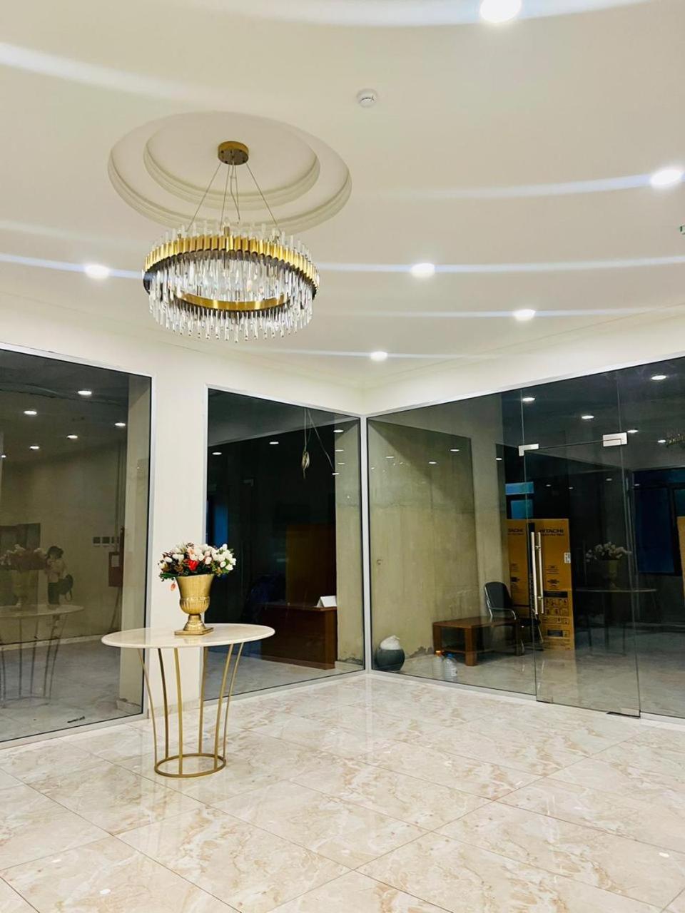 Love Chic LIVING - Modern 1 Bedroom By Republic Square, Middle of Center, New Building