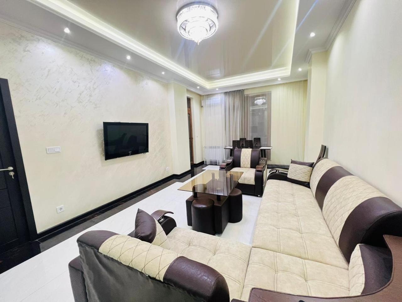 Love Chic LIVING - Modern 1 Bedroom By Republic Square, Middle of Center, New Building