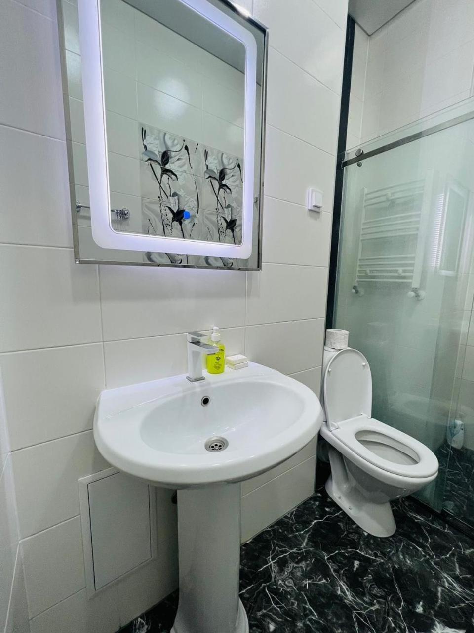 Love Chic LIVING - Modern 1 Bedroom By Republic Square, Middle of Center, New Building