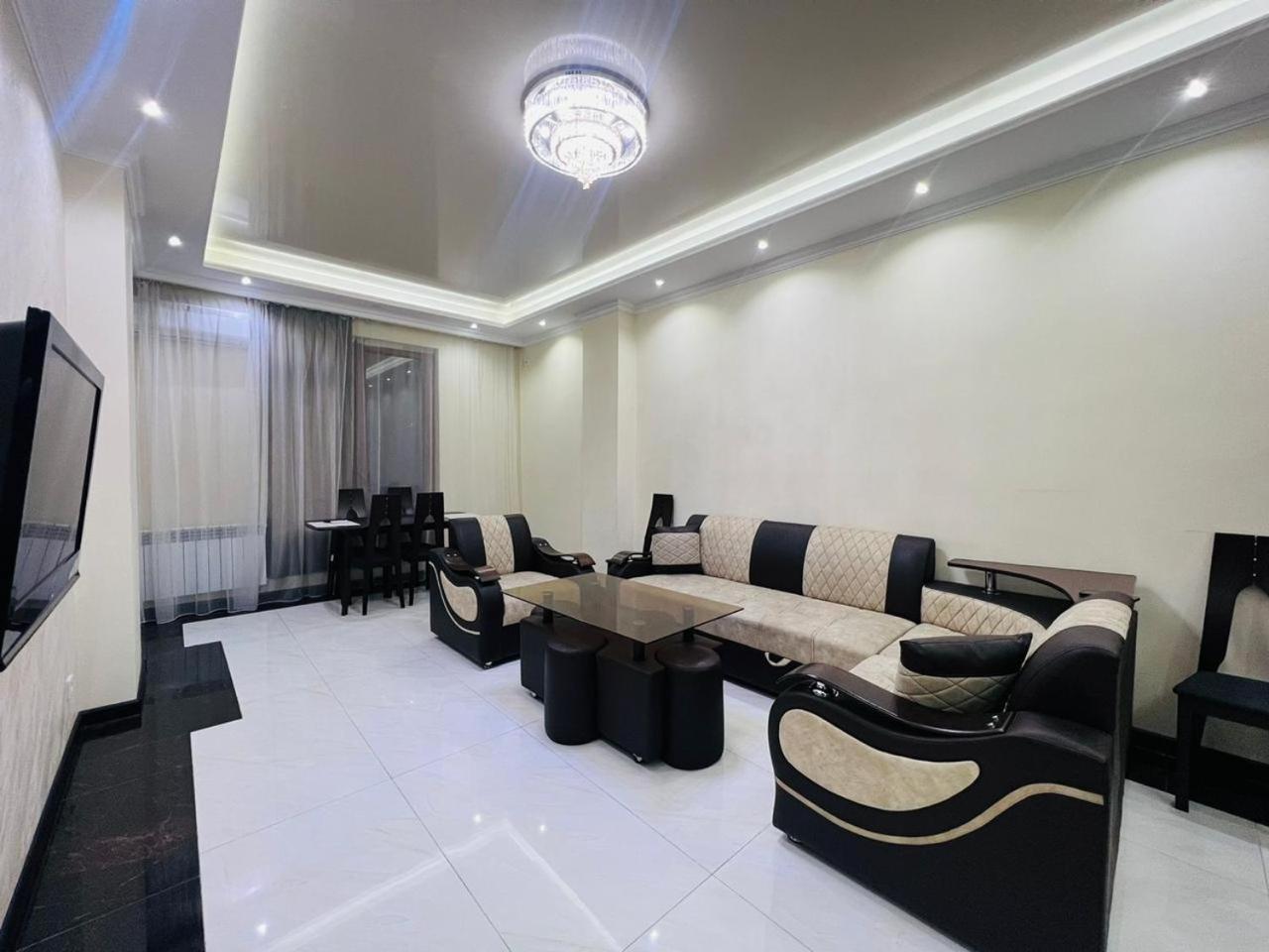 Love Chic LIVING - Modern 1 Bedroom By Republic Square, Middle of Center, New Building