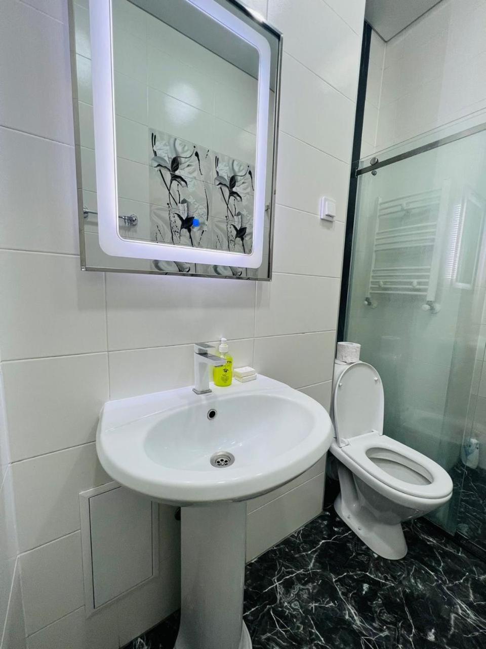 Love Chic LIVING - Modern 1 Bedroom By Republic Square, Middle of Center, New Building