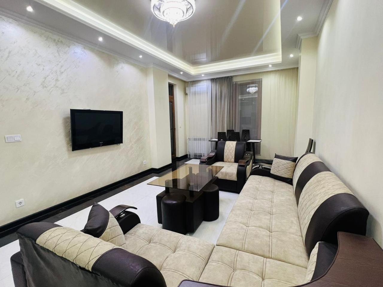Love Chic LIVING - Modern 1 Bedroom By Republic Square, Middle of Center, New Building