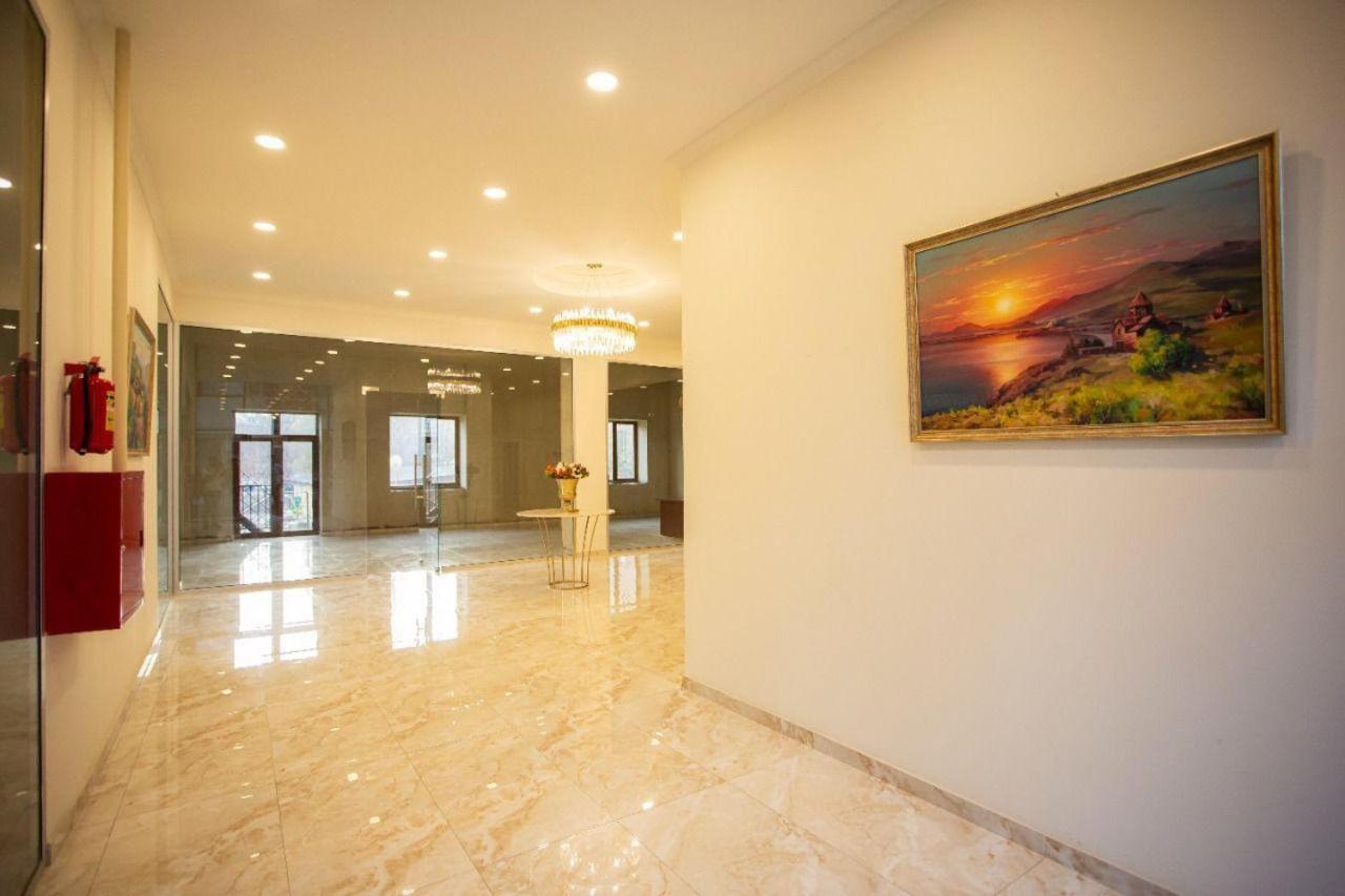 Love Chic LIVING - Modern 1 Bedroom By Republic Square, Middle of Center, New Building