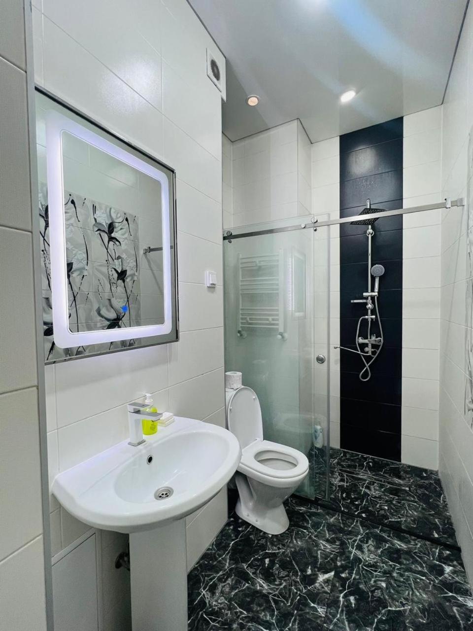 Love Chic LIVING - Modern 1 Bedroom By Republic Square, Middle of Center, New Building