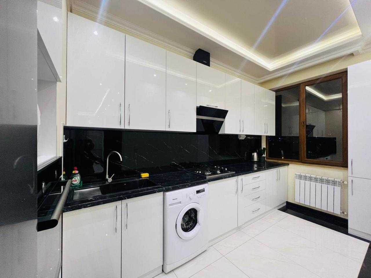 Love Chic LIVING - Modern 1 Bedroom By Republic Square, Middle of Center, New Building