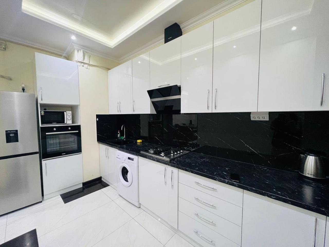 Love Chic LIVING - Modern 1 Bedroom By Republic Square, Middle of Center, New Building
