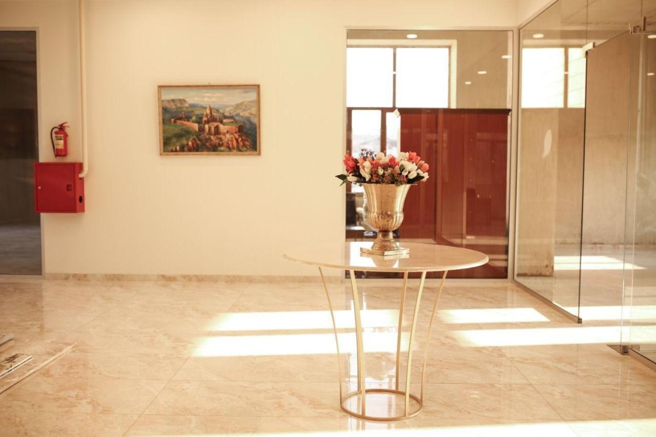 Love Chic LIVING - Modern 1 Bedroom By Republic Square, Middle of Center, New Building