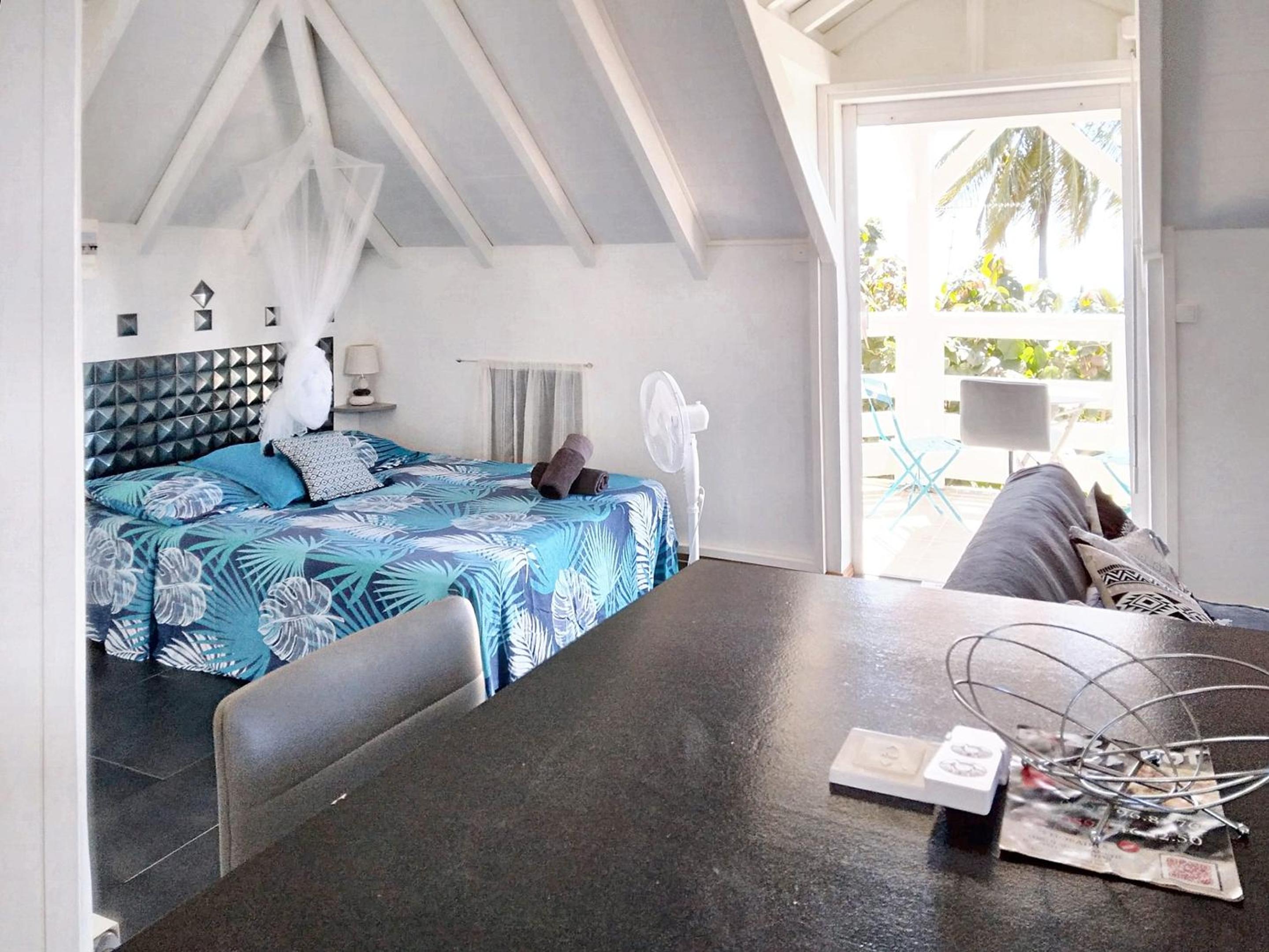 Studio lumineux avec vue sur la mer à Baillif – 45 m² + Terrasse