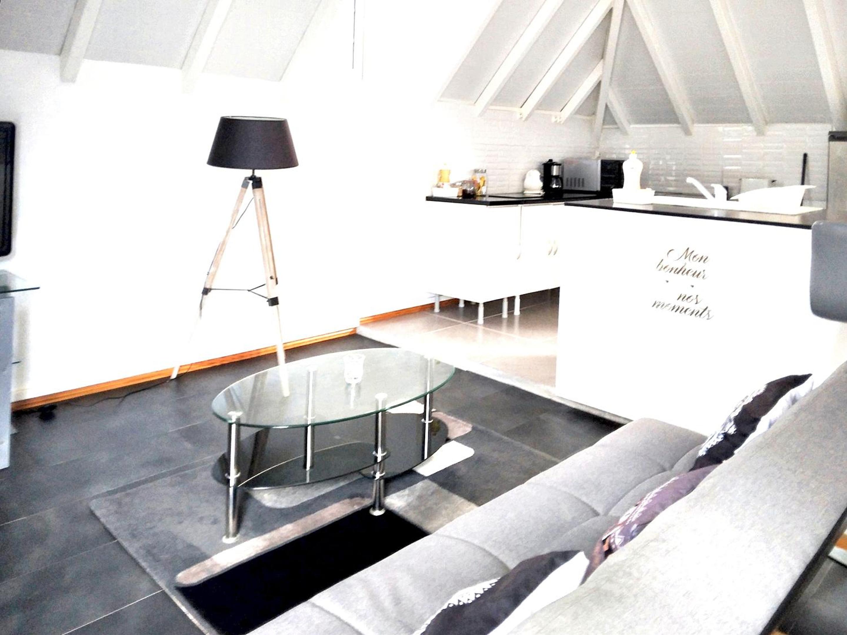 Studio lumineux avec vue sur la mer à Baillif – 45 m² + Terrasse