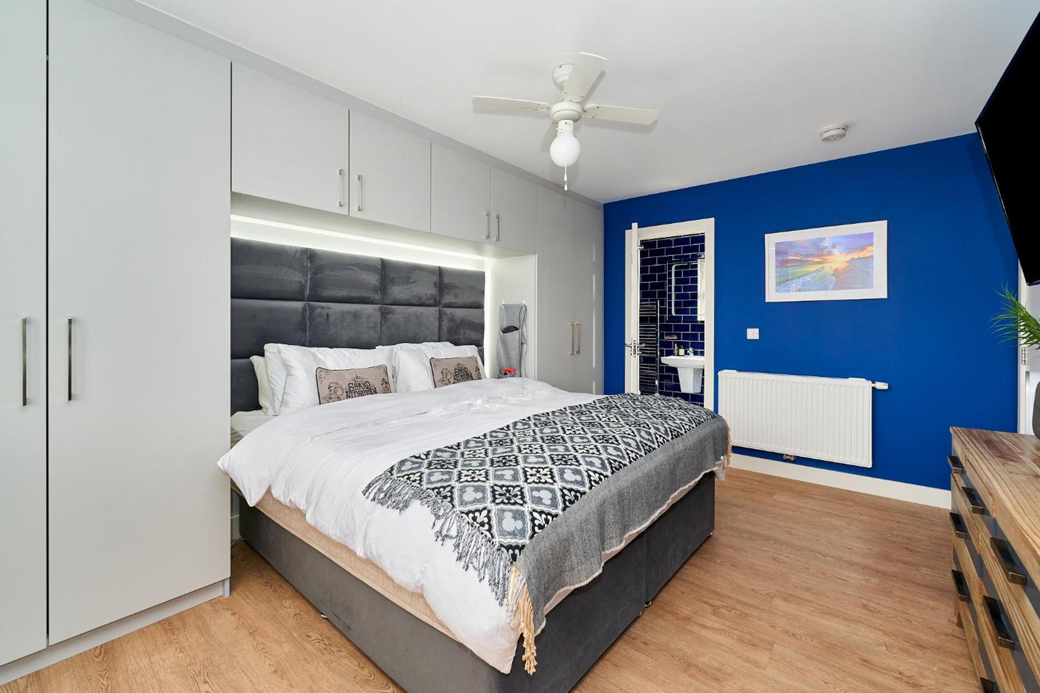 Modern Clonsilla Townhouse Sleeps 6
