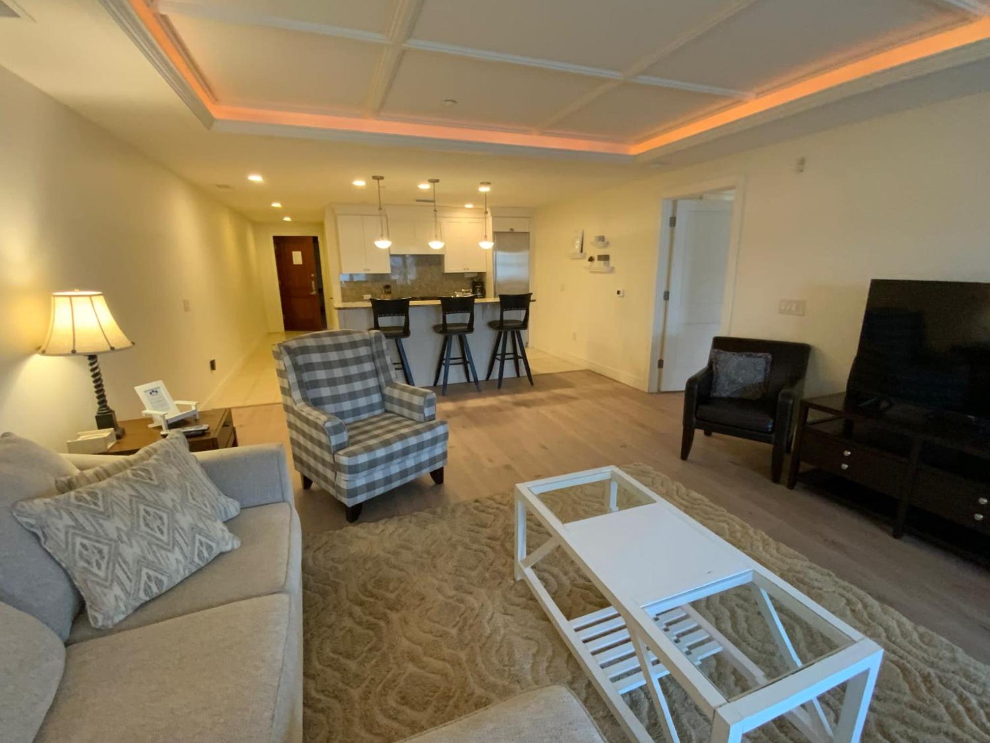 Lovely 2-bedroom Suite with lots of Amenities view 5