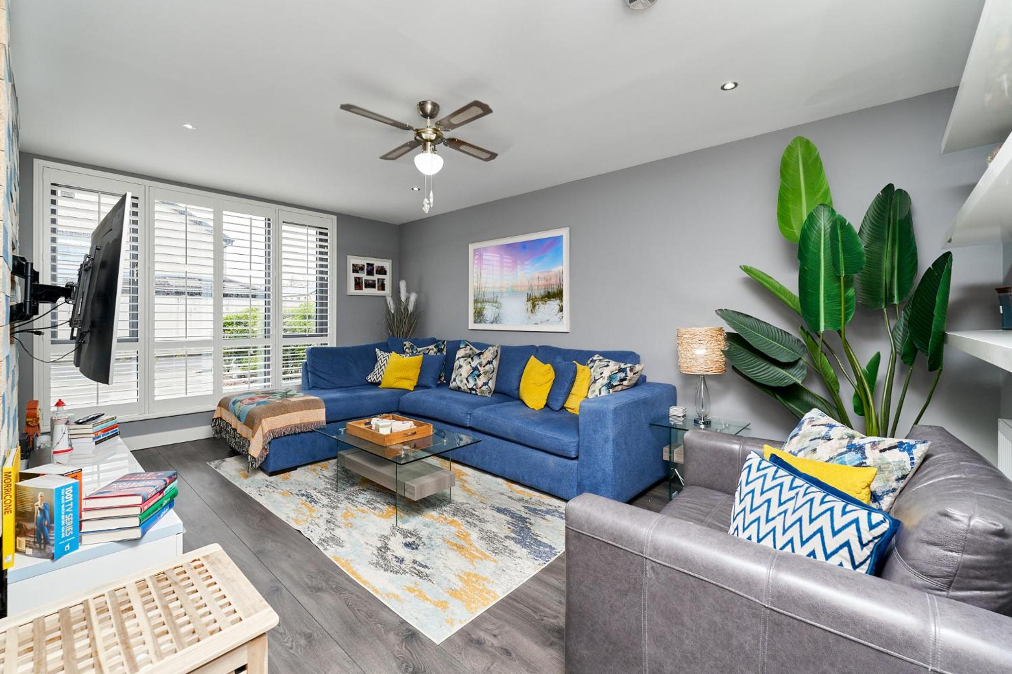 Modern Clonsilla Townhouse Sleeps 6