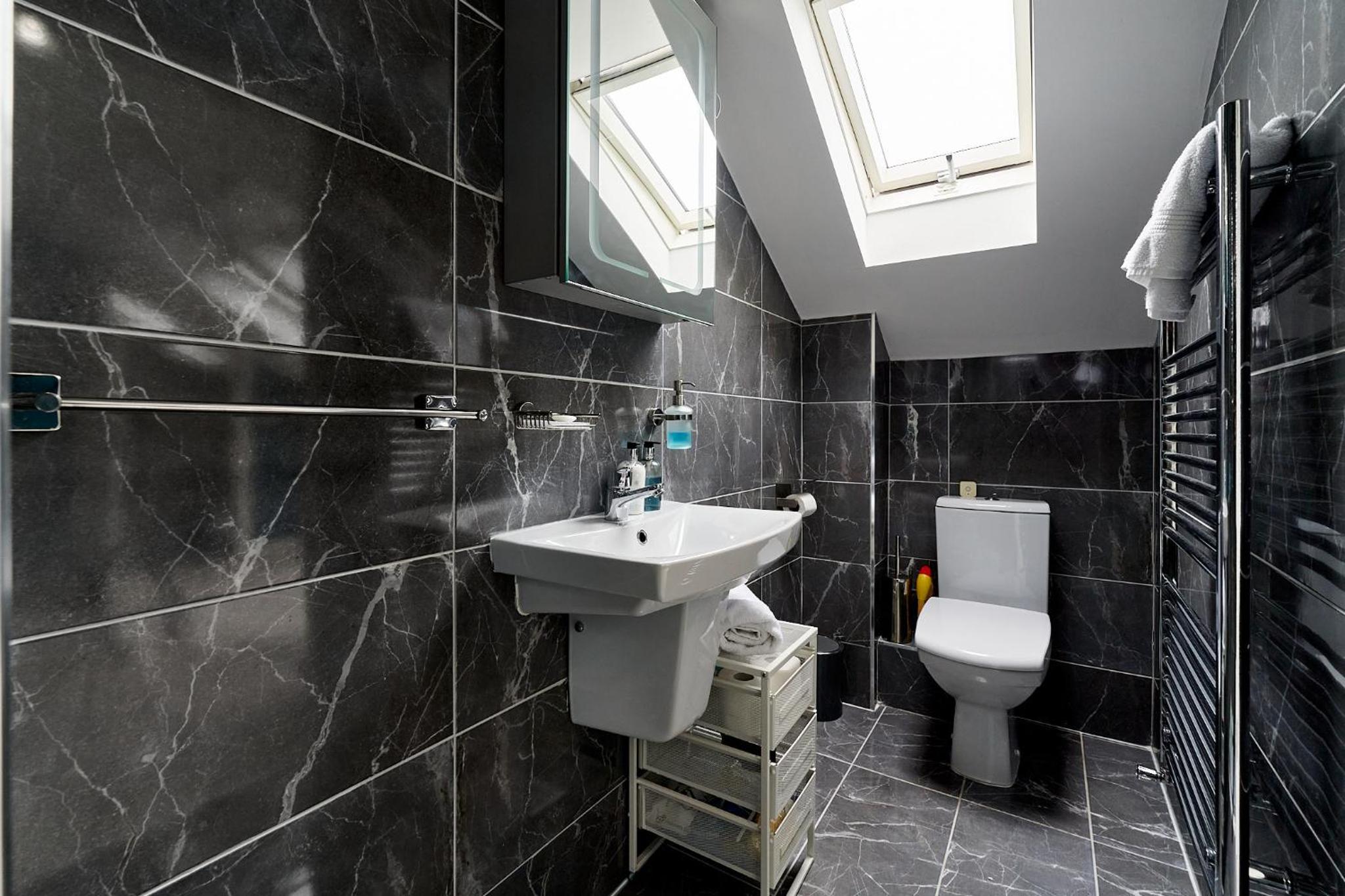 Modern Clonsilla Townhouse Sleeps 6