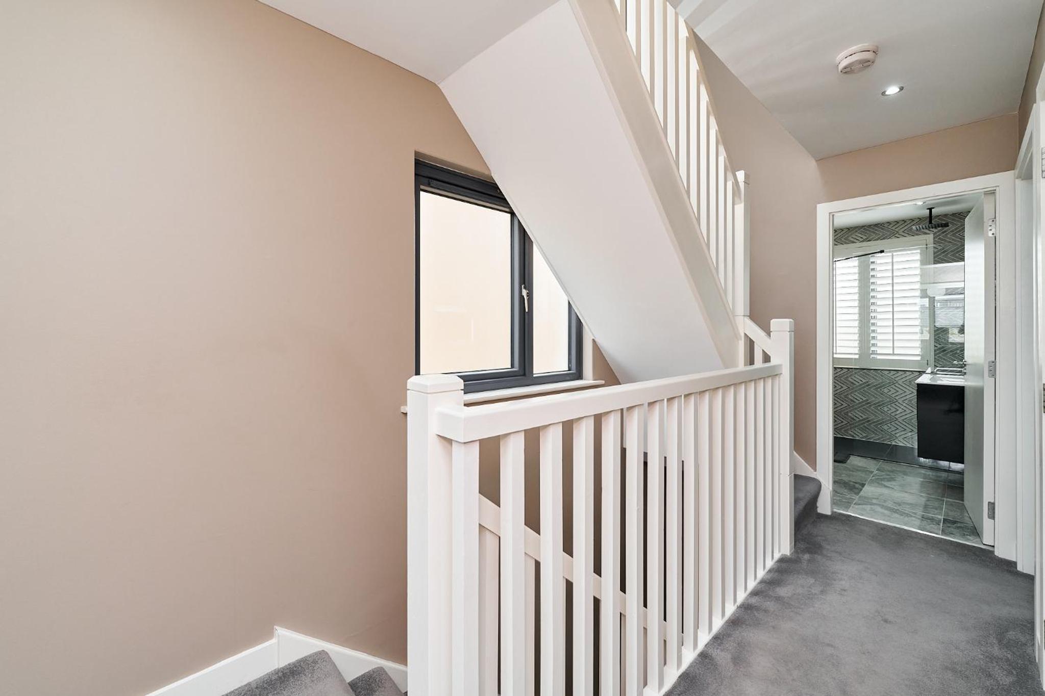 Modern Clonsilla Townhouse Sleeps 6
