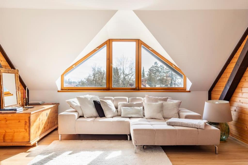 Hotel Spacious And Historic Villa With Bled Castle View