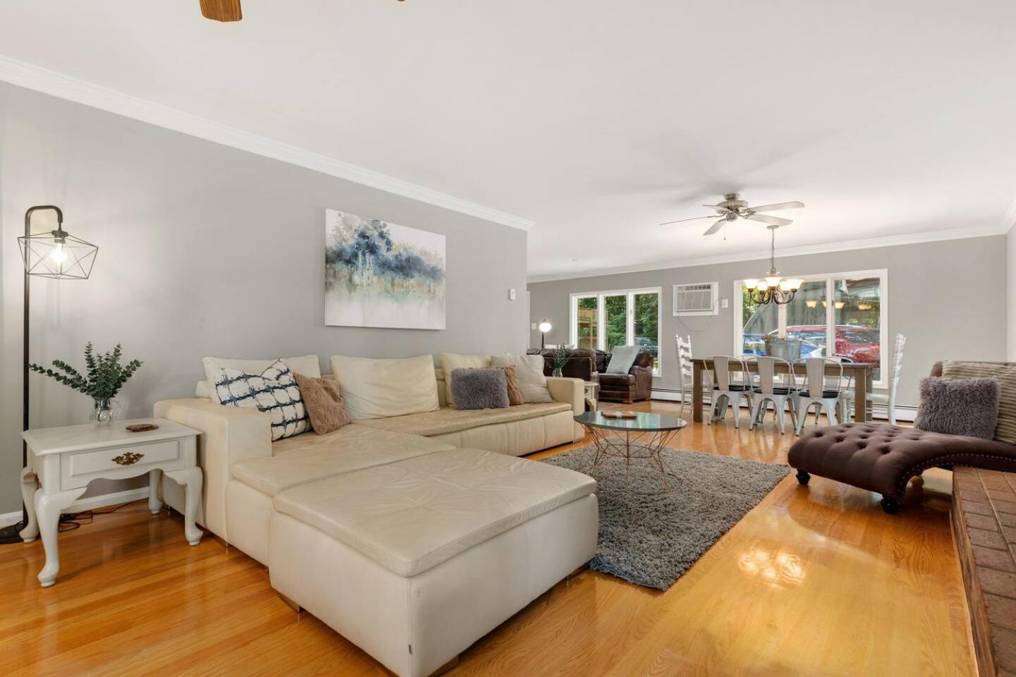 Gourmet Kitchen Family & Pet Friendly Residence! view 5
