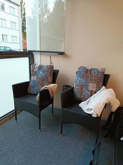 Rauhallinen studio isolla parvekkeella
