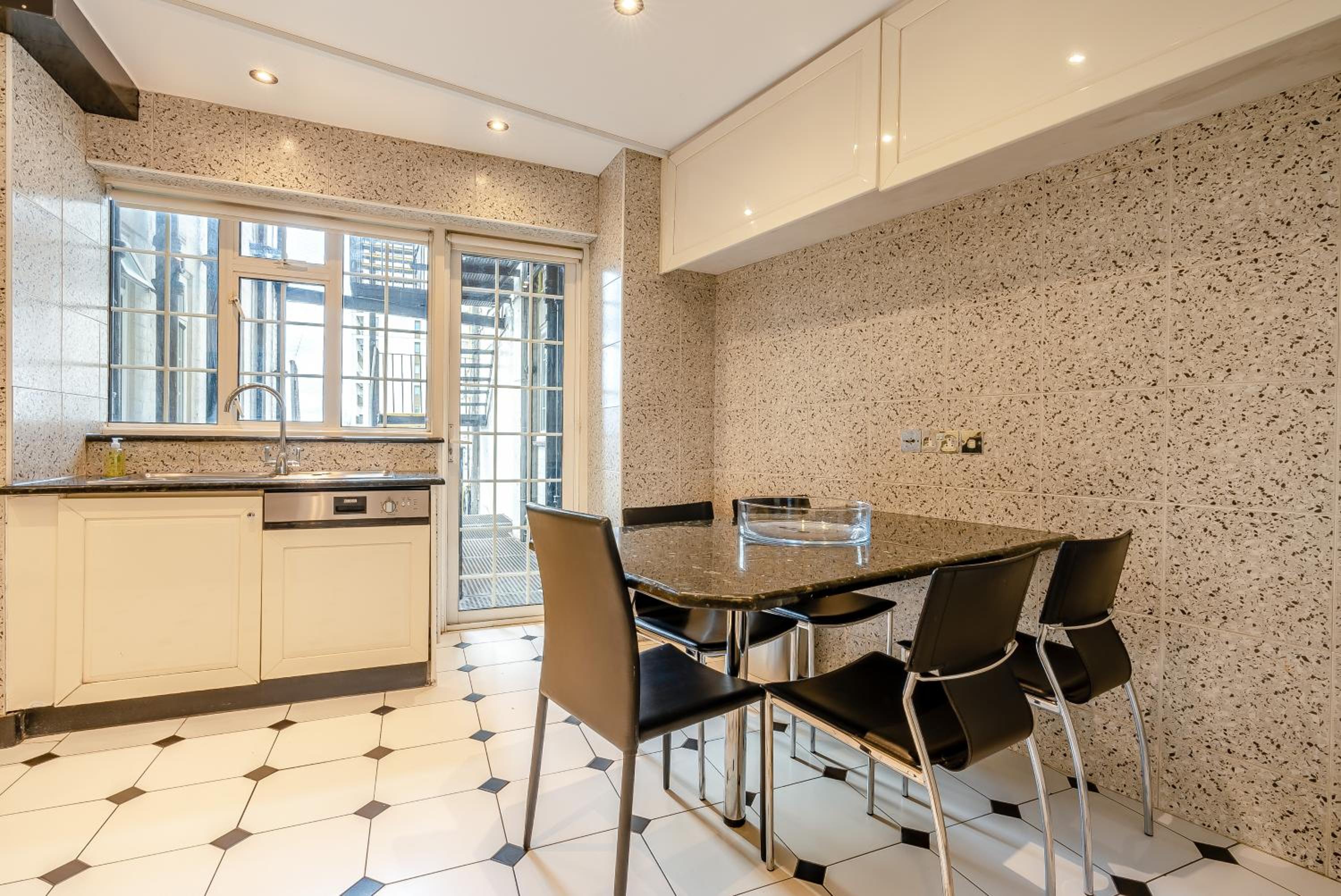 Strathmore Court Apartments