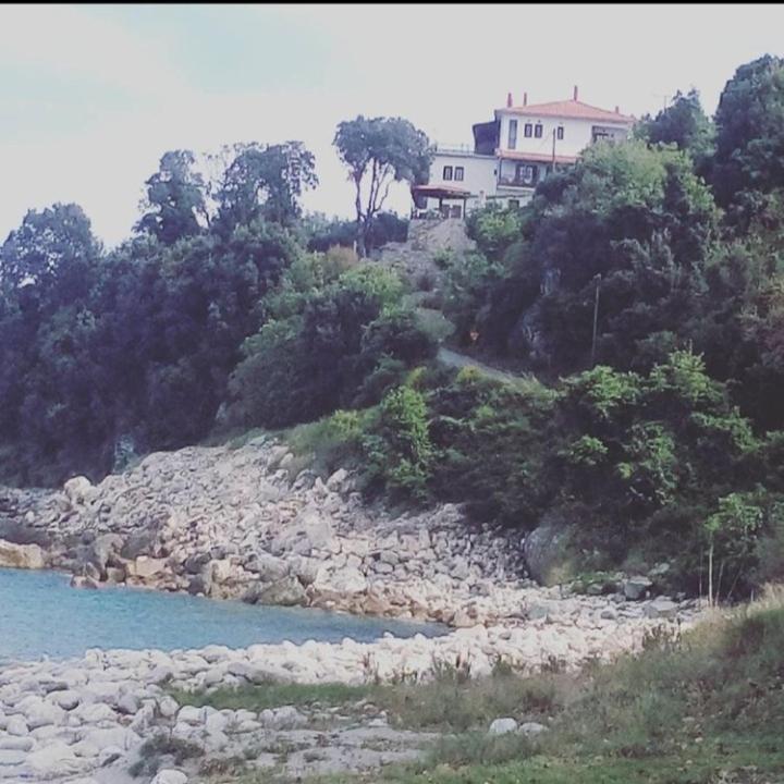 To Limanaki