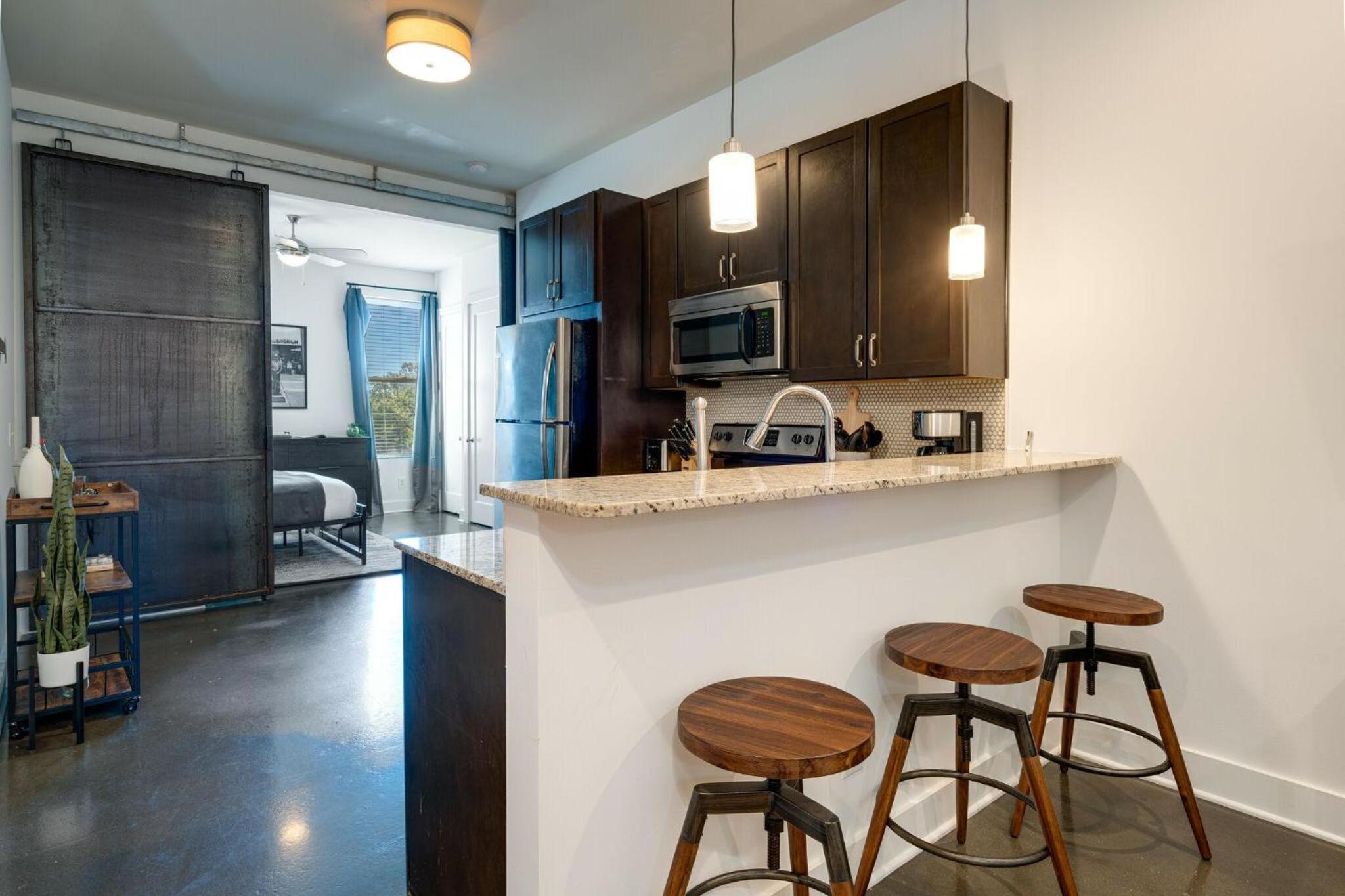 LOFTS AT 30TH - URBAN LOUNGE - MIN TO BROADWAY - Property Image 27