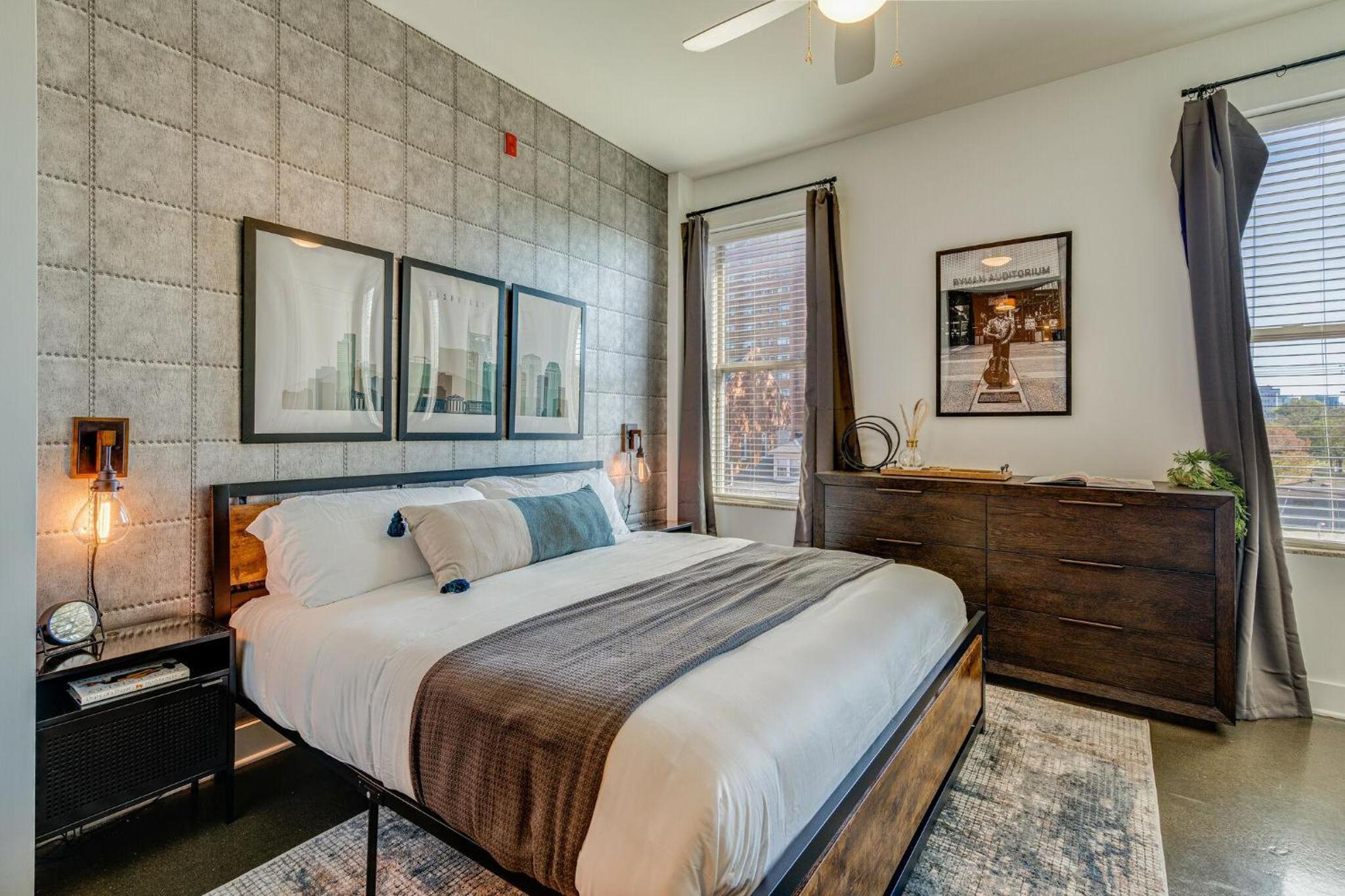 LOFTS AT 30TH - URBAN LOUNGE - MIN TO BROADWAY - Property Image 37