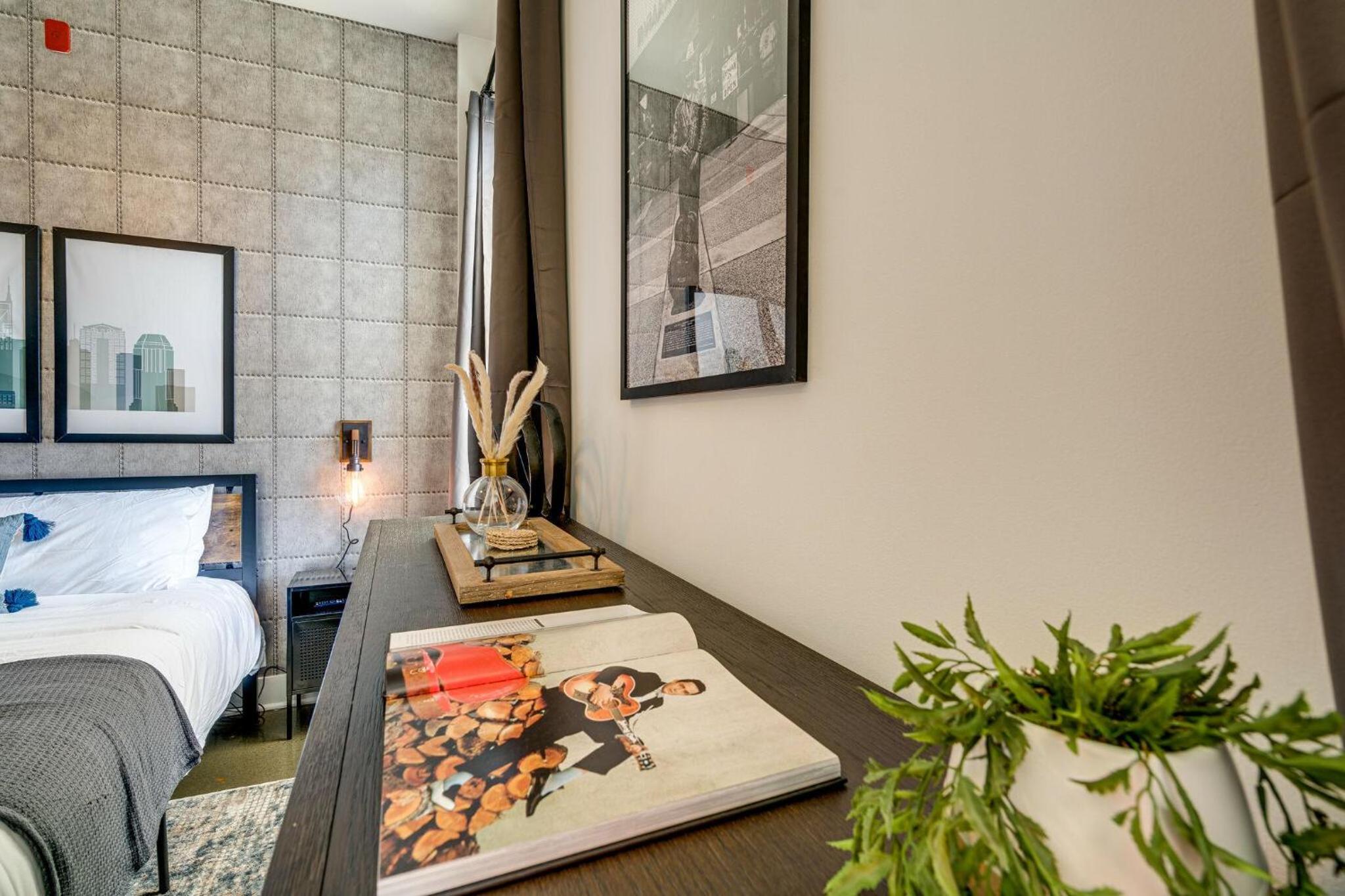 LOFTS AT 30TH - URBAN LOUNGE - MIN TO BROADWAY - Property Image 38