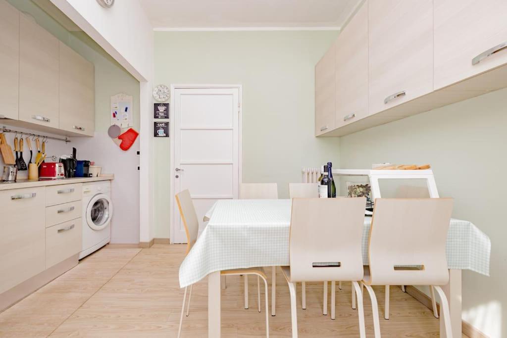 Bright & Cozy Home - City Center