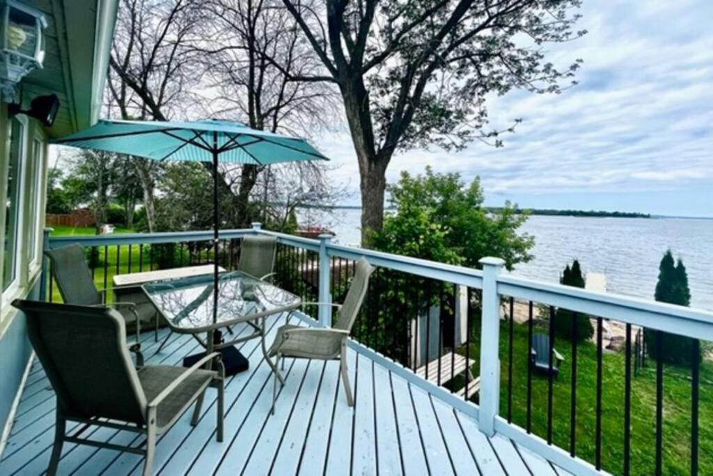 Cozy Waterfront Cottage in Victoria Harbour