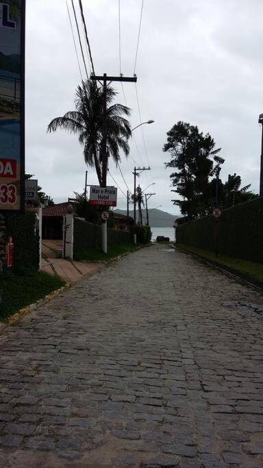Três praias para ir a pé Térreo 2 vagas de estacionamento Ar Condicionado