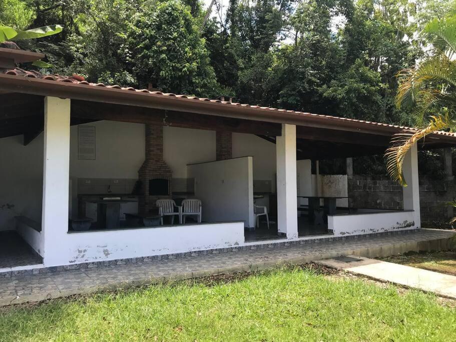Três praias para ir a pé Térreo 2 vagas de estacionamento Ar Condicionado