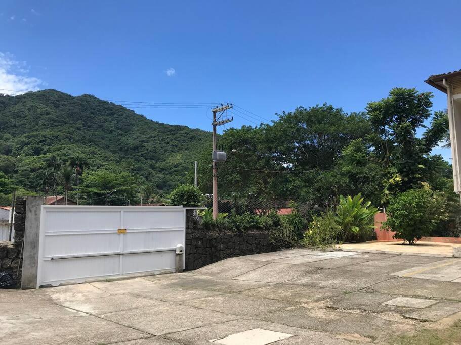 Três praias para ir a pé Térreo 2 vagas de estacionamento Ar Condicionado