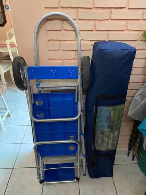 Três praias para ir a pé Térreo 2 vagas de estacionamento Ar Condicionado