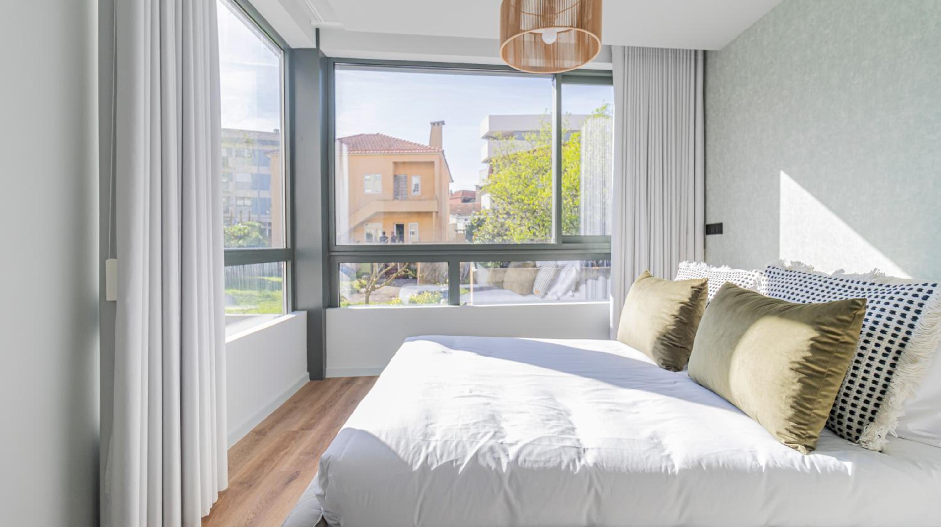 RUAH Apartments by LovelyStay