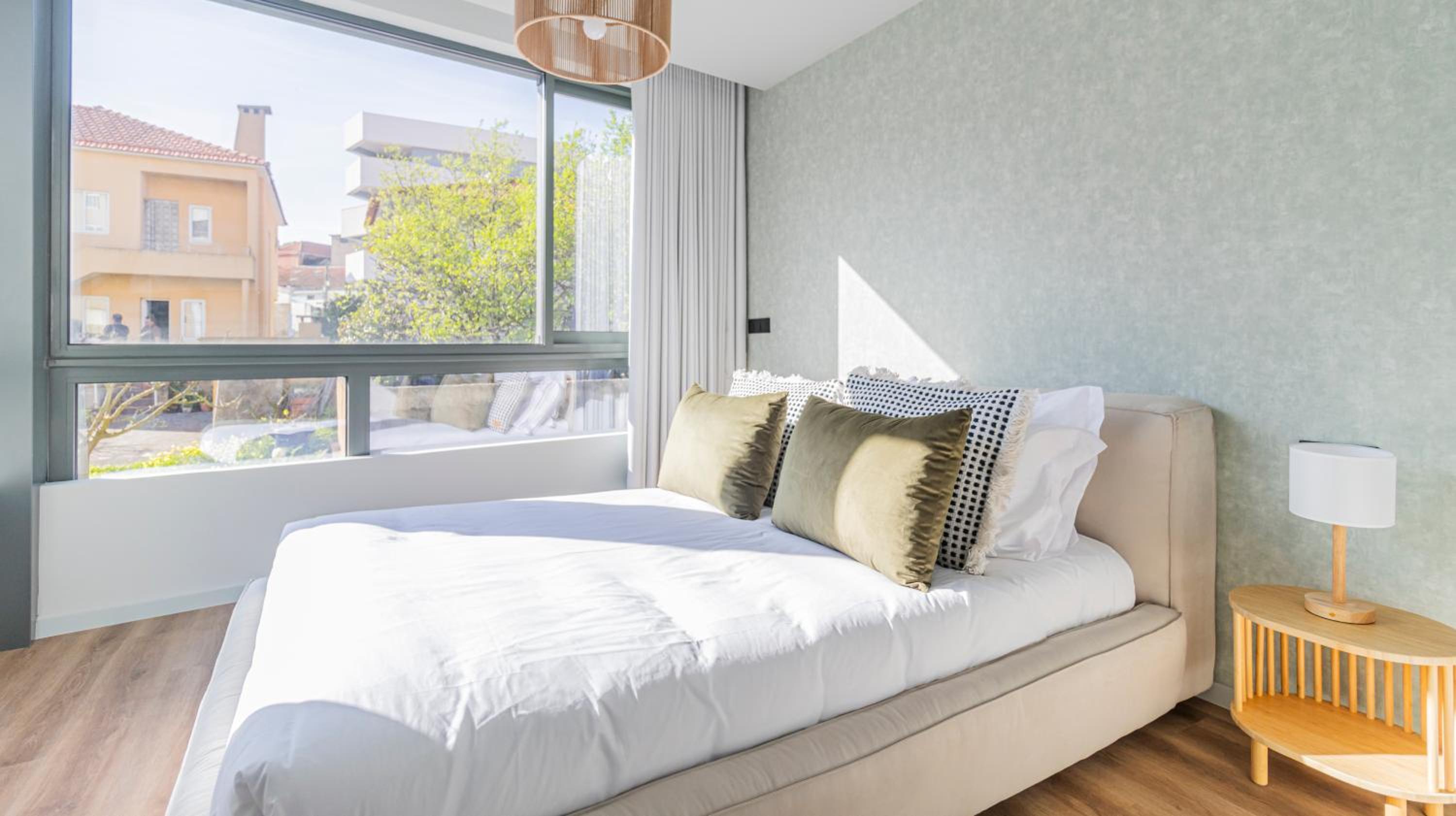 RUAH Apartments by LovelyStay